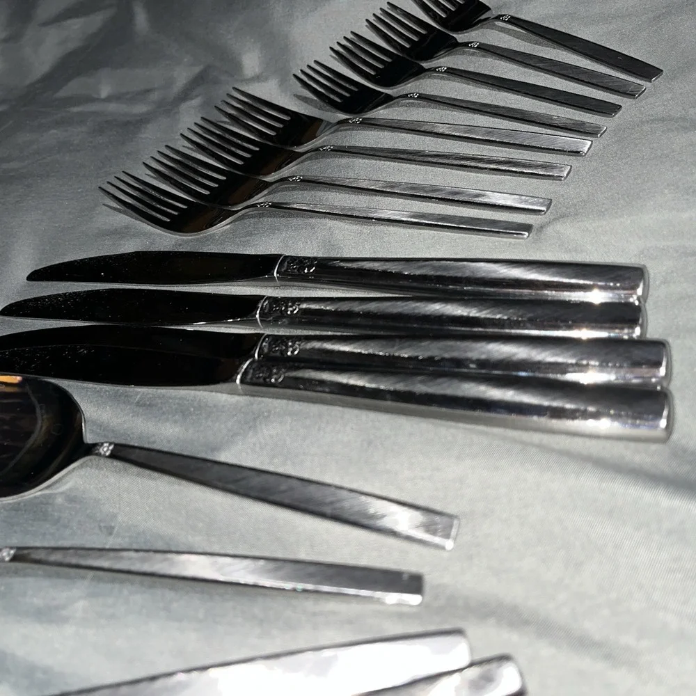20 Piece SERVICE FOR 4 Oneida Ltd MELISSA Stainless Flatware Spoons Forks Knives